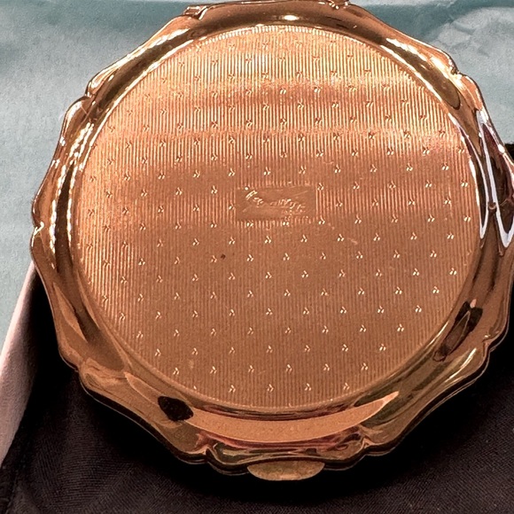 Stratton Wedgewood Blue Jasperware Compact. Vintage. Never unboxed - Picture 2 of 7